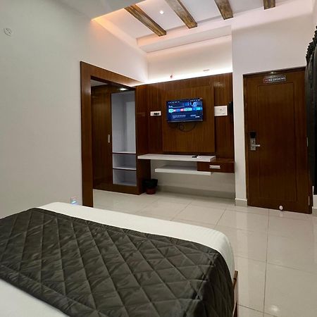 Le Hotel Host Tiruchirappalli Exteriör bild