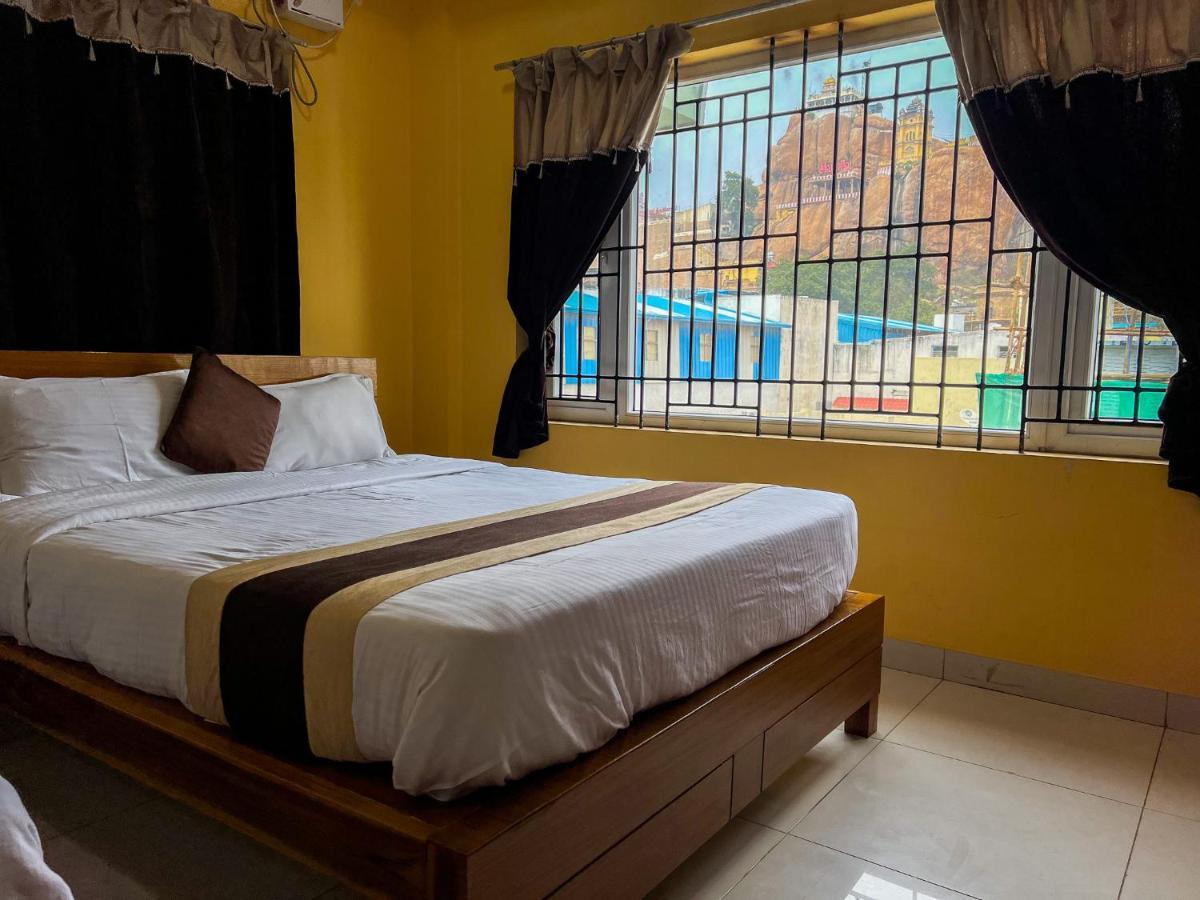 Le Hotel Host Tiruchirappalli Exteriör bild