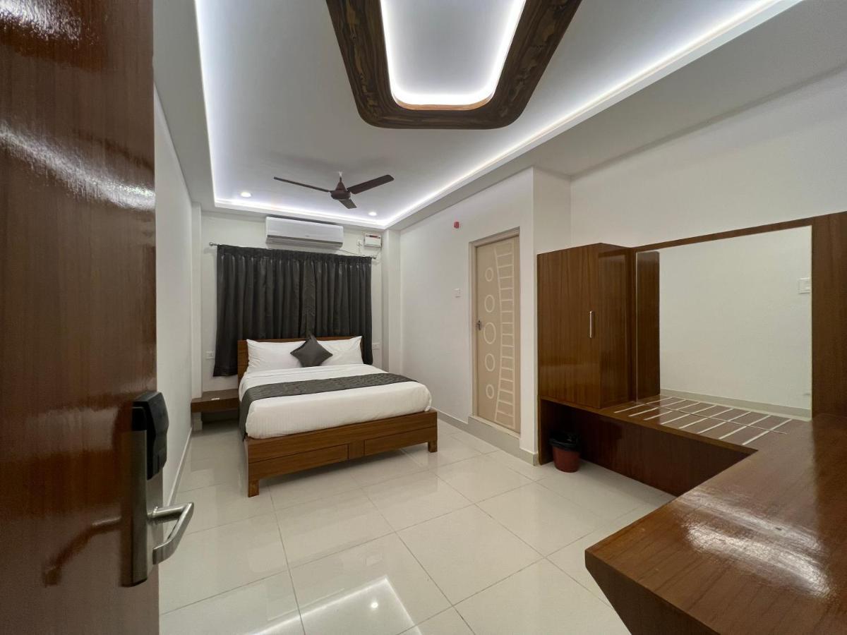 Le Hotel Host Tiruchirappalli Exteriör bild