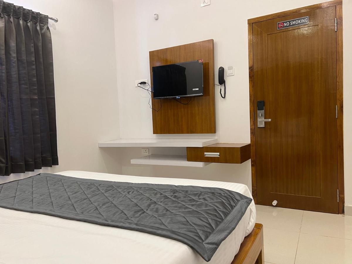 Le Hotel Host Tiruchirappalli Exteriör bild