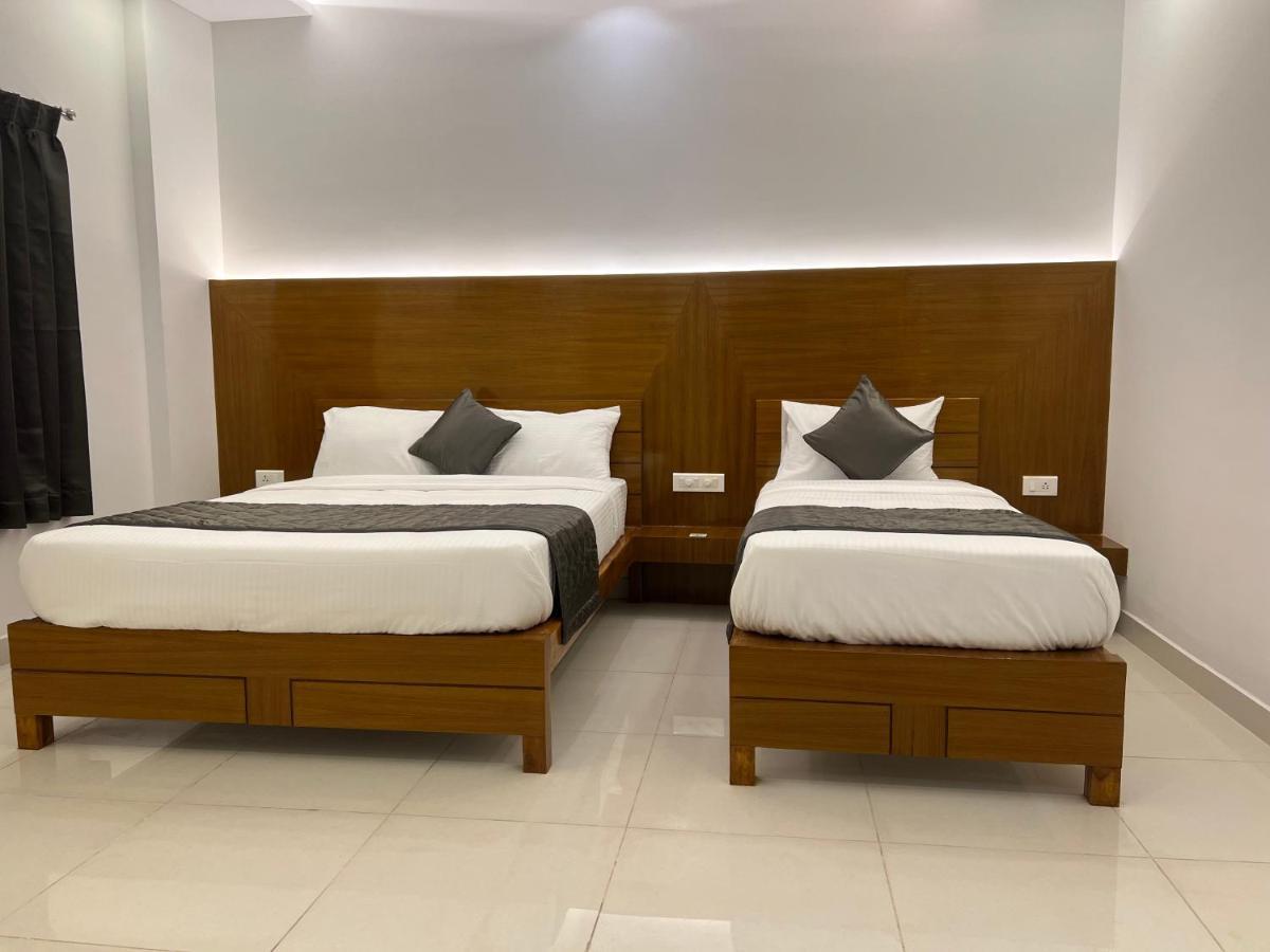 Le Hotel Host Tiruchirappalli Exteriör bild