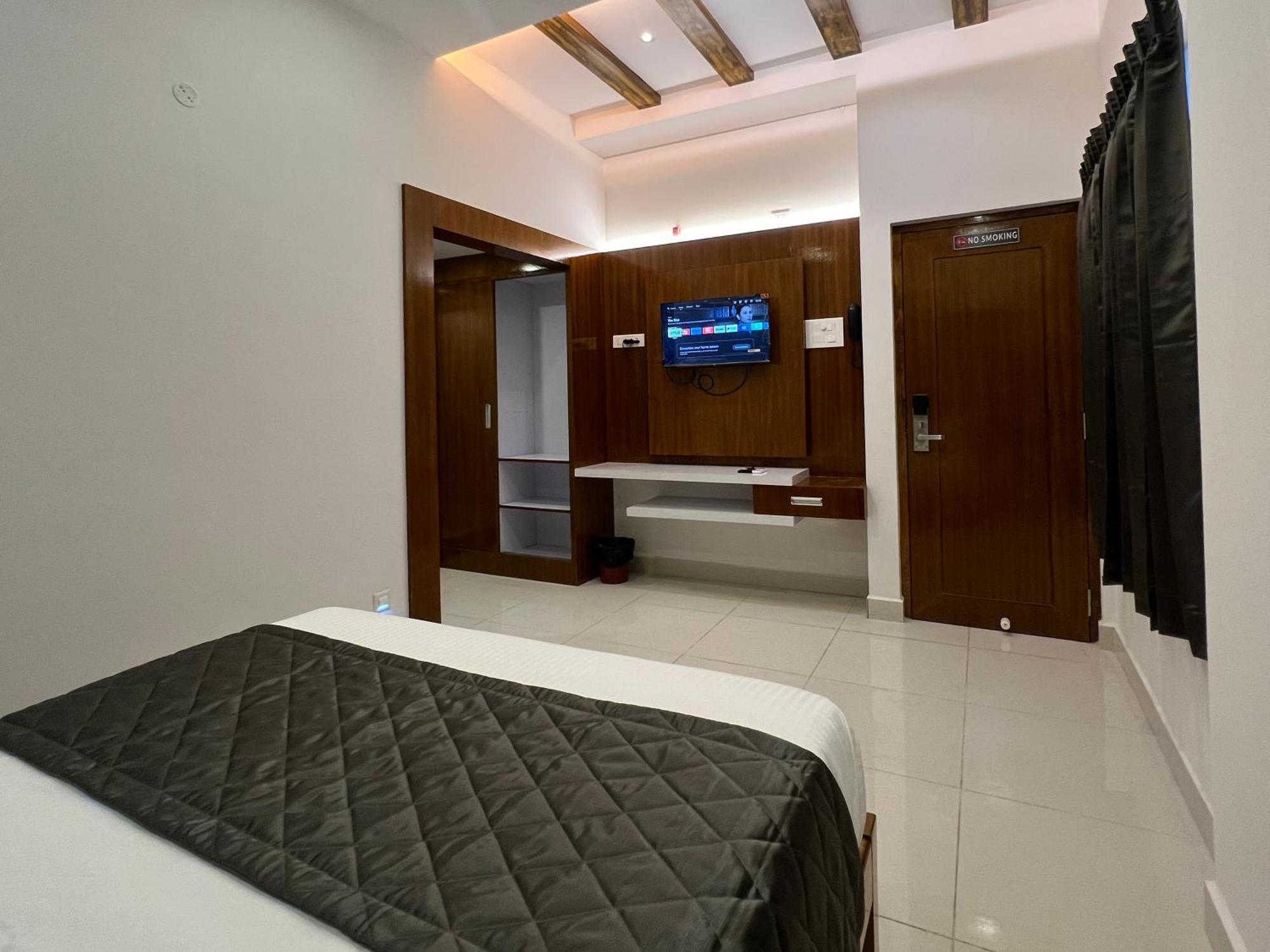 Le Hotel Host Tiruchirappalli Exteriör bild